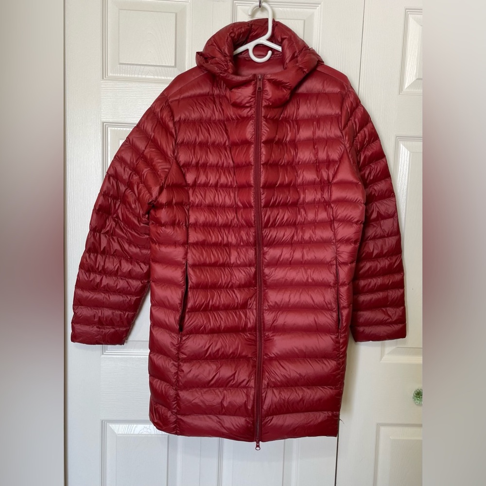 Elegant Burgundy Puffer Jacket for Women